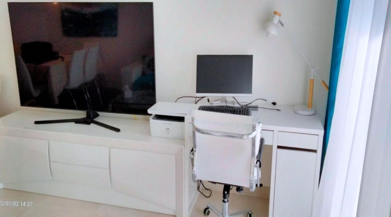 Lovely Apartment Centrally Located In エステポナ エクステリア 写真