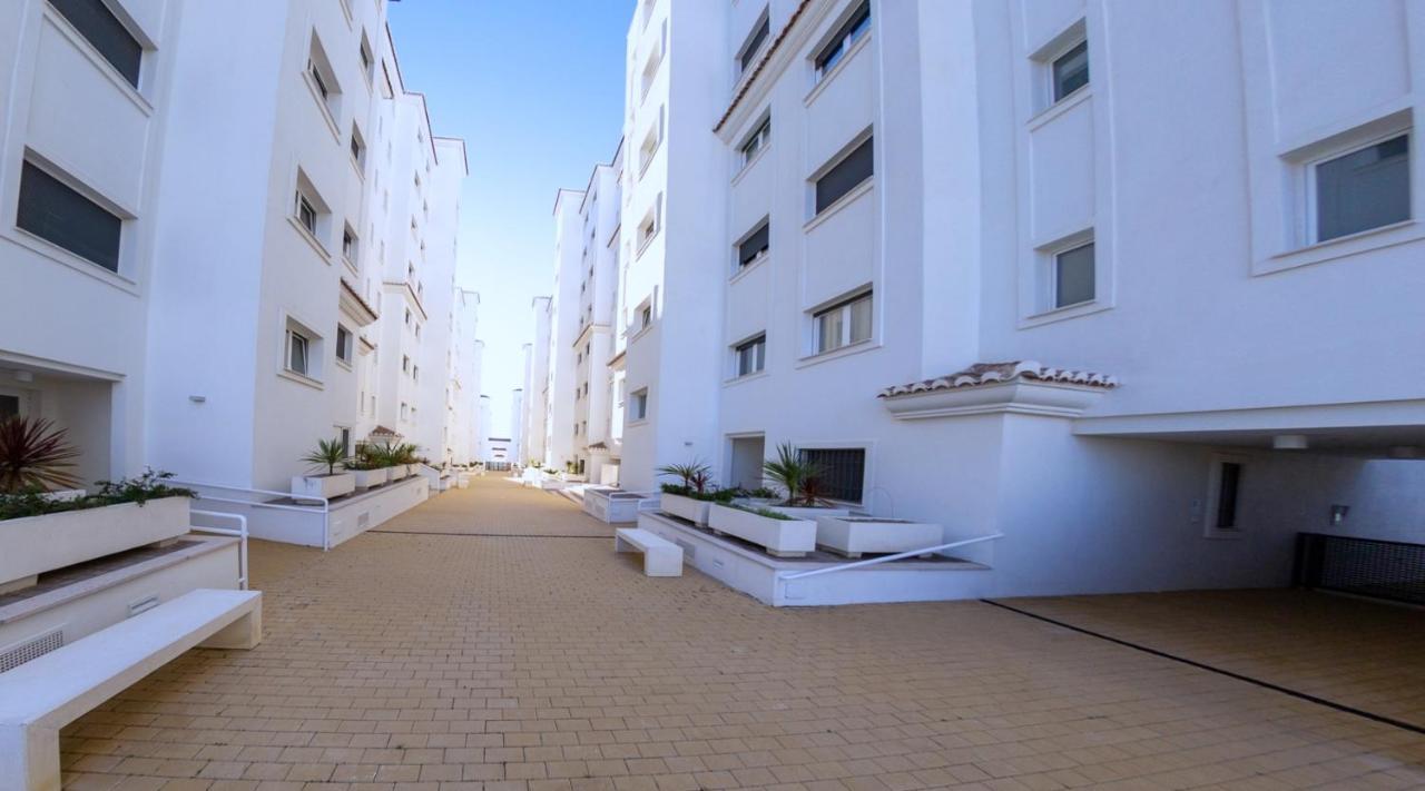 Lovely Apartment Centrally Located In エステポナ エクステリア 写真
